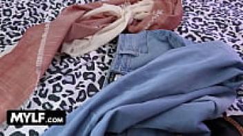 Sexy and bootylicious hijab wearing wife gets frisky with her step brother in law mylf muslim hijab