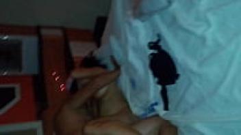 Karina hotwife dando canseira em dois novinhos stepmom karina