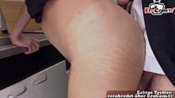 Zierliche asiatische 18 teen macht erstes creampie casting japanischen creampie