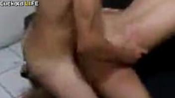 Minha esposa deu para meu amigo que tem uma rola de 24cm ela me fez de corno dando o cu pra ele gozei s oacute filmando eles transarem atilde esposa