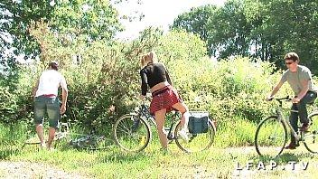 Jeune et jolie etudiante aux gros seins grave sodomisee et prise en double p holes double