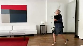 Blonde slut takes two cocks4rpquhya white takes