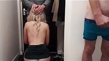 Mari se branlant pendant que sa jeune femme se fait baiser par le voisin faire baiser