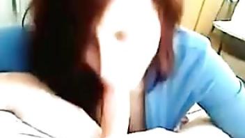 Wilde brunette lutscht mir den schwanz leer fremden schwanz