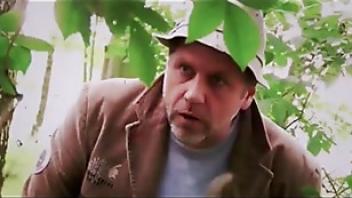 18 yo girl kissing and fucks her stepdad in his bedroomeqfvyiz2 rides stepdad