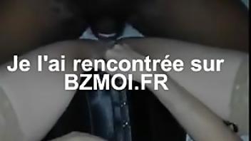 Femme salope en chaleur ouvre les jambes pour le noir eacute femme