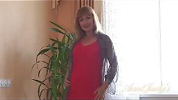 Blonde mature amateur annabella masturbates with a toy socks masturbates