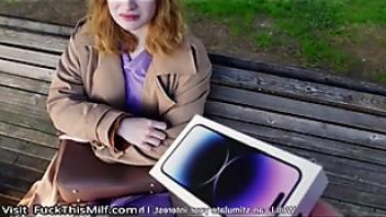 Trickster with an iphone box fucked a chick without a gandon black chick