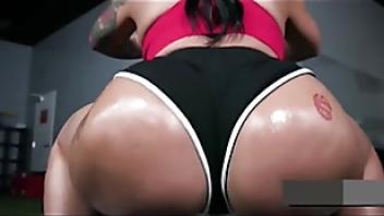 Curvy milf payton preslee oils up her huge tits and juicy booty and fucks her workout buddyqfigqg threesome payton