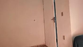 Um delicioso boquete em uma tarde ensolarada pagando boquete