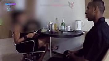 O corno adora me ver sofrer no pau preto fiquei impressionada com o tamanho do pau desse neg atilde o ccedil atilde